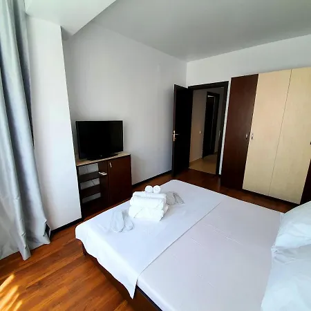 Summerland Life 40 Mamaia